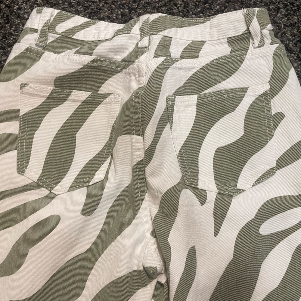 Trendy High Rise Striped Pants - Picture 5 of 6